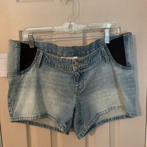 Isabel Maternity by Ingrid & Isabel blue Jean shorts. NWT